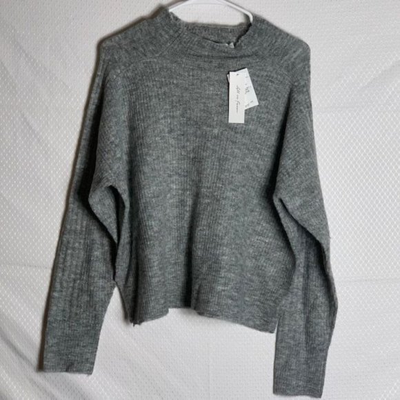 All in Favor Tops - NWT All in Favor Grey Soft Sweater Shirt Top Size M Medium